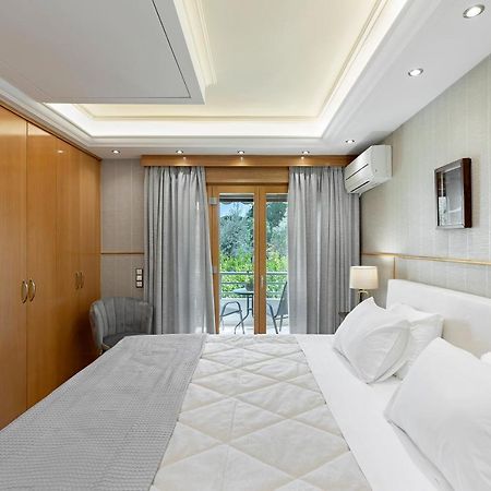 Vouliagmeni'S Elegance By Acropolis Suites Афины Экстерьер фото