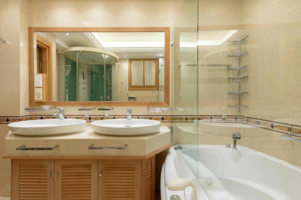 Vouliagmeni'S Elegance By Acropolis Suites Афины Экстерьер фото