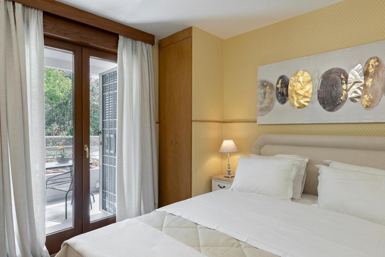 Vouliagmeni'S Elegance By Acropolis Suites Афины Экстерьер фото